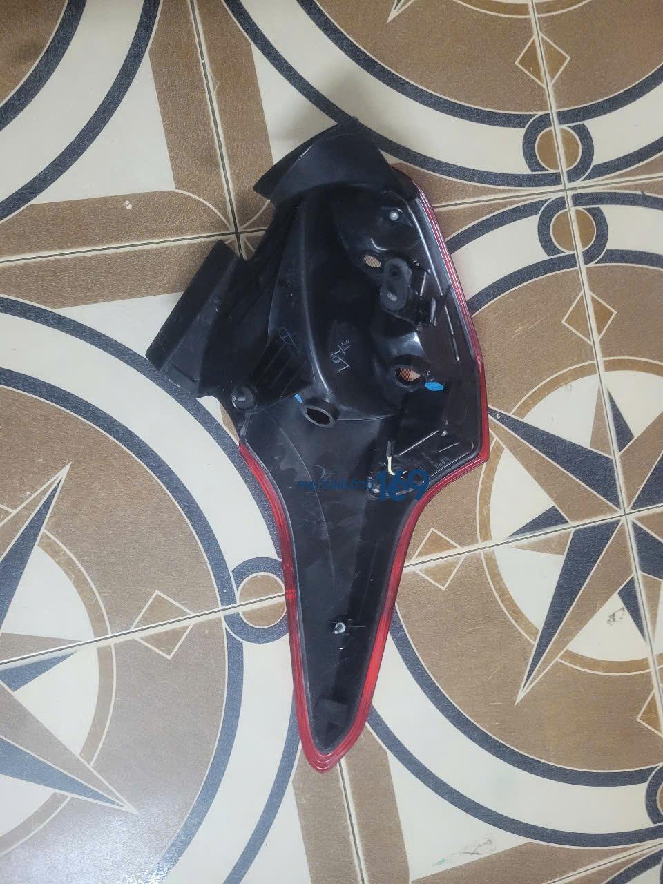 Đèn hậu trái Focusa