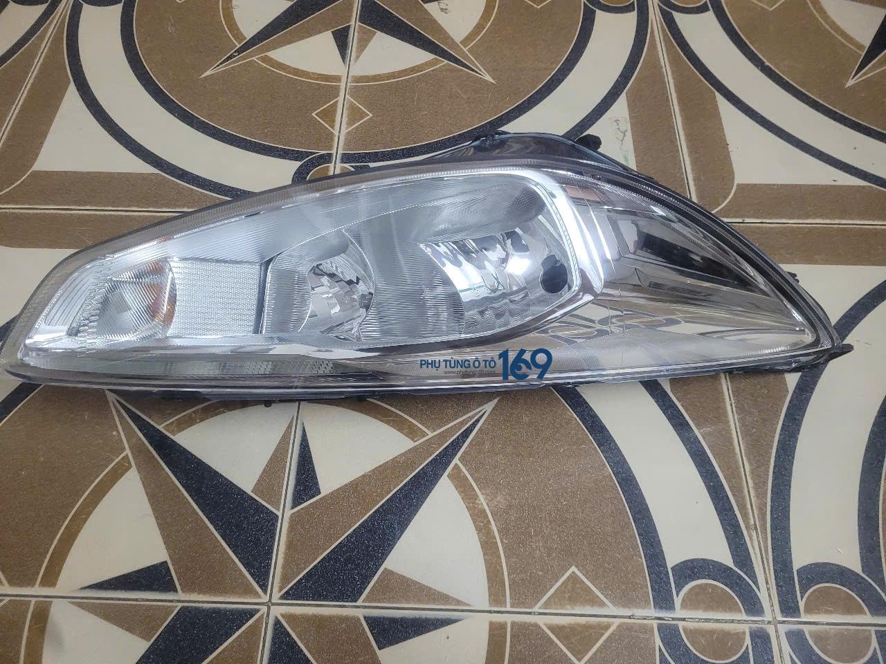 Đèn pha phải Ford Focus Đèn pha phải Ford Focus