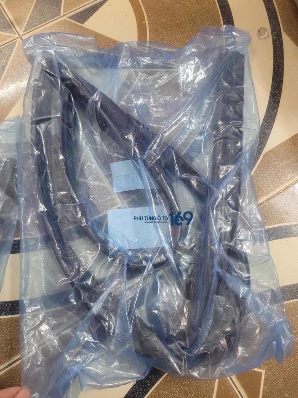 Ron chạy kính sau lái Innovaa