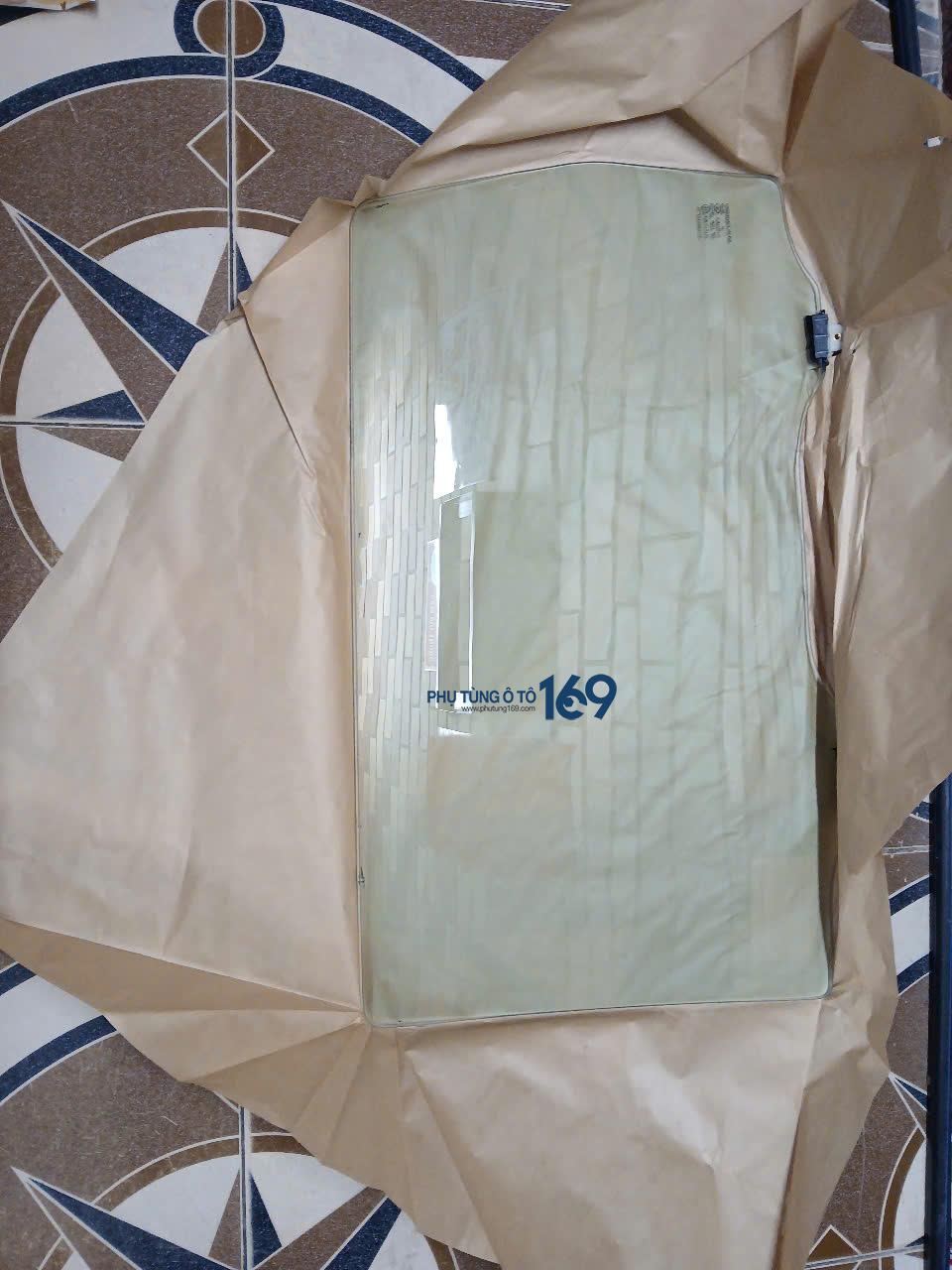 Kính cánh cửa sau trái Veloz Kính cánh cửa sau trái Veloz