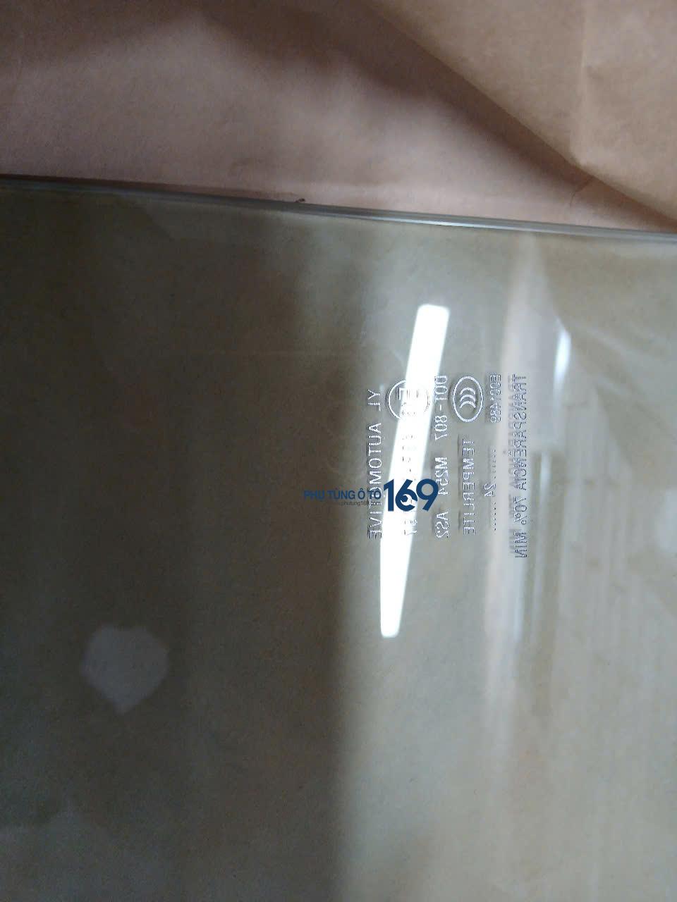 Kính cánh cửa sau phụ Velozâ