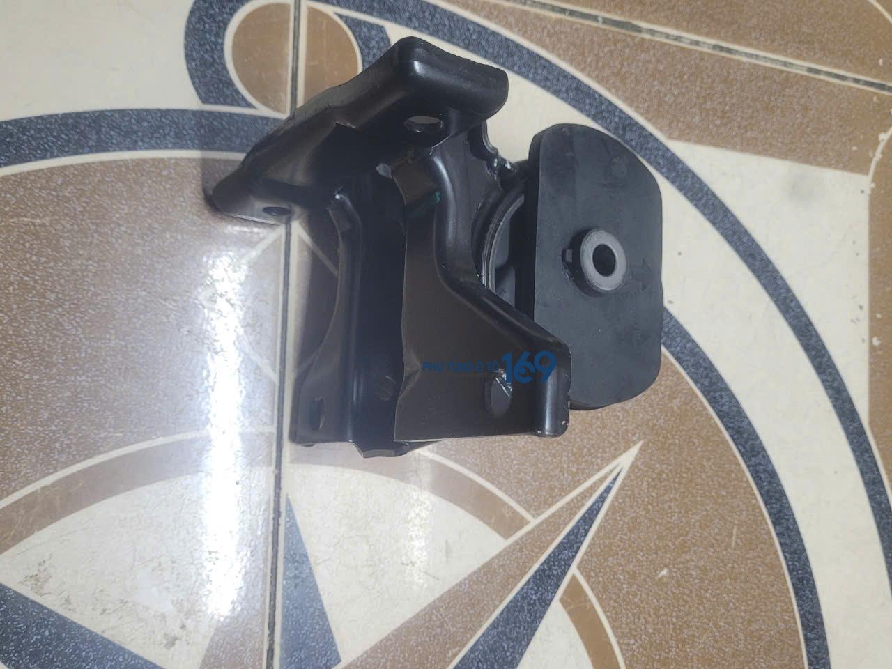 Chân máy trước két nước Santafe Gold