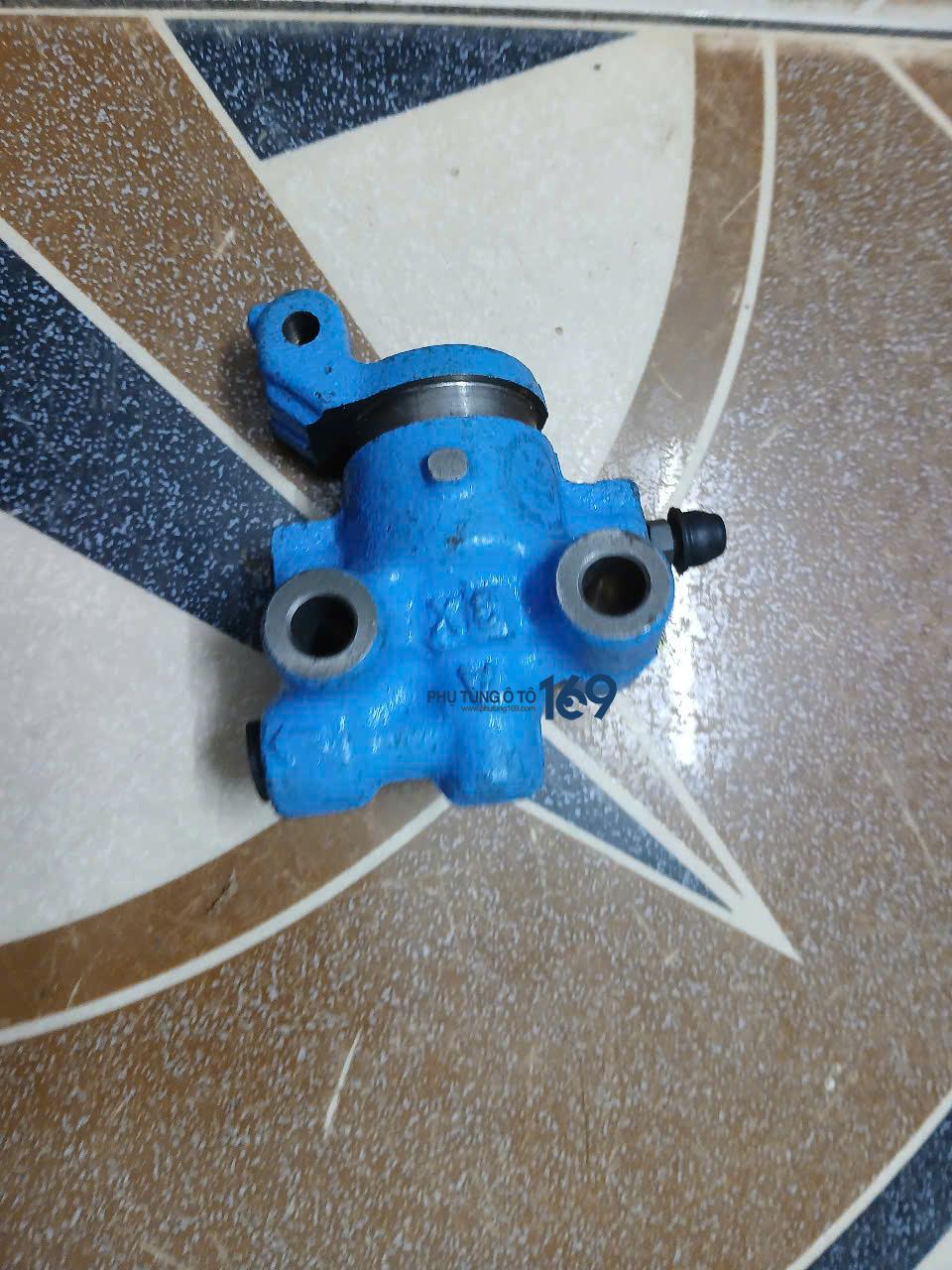 Chia dầu phanh sau Fortunera