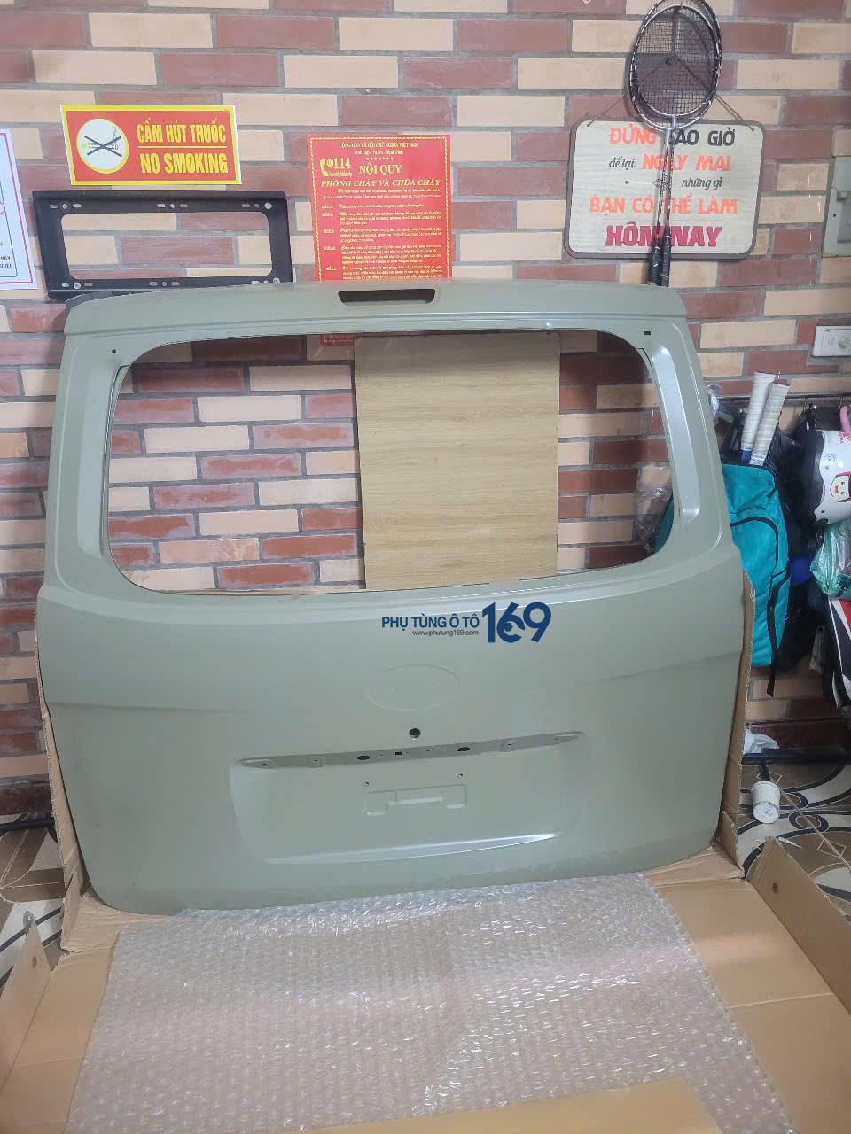 Cửa hậu Starex Cửa hậu Starex