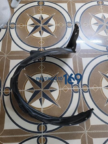 Lòng dè chắn bùn trước phải Toyota Fortuner