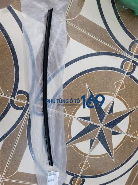 Nẹp chân kính trong Ford Everest