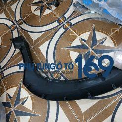 Ốp phồng tai xe Toyota Hilux