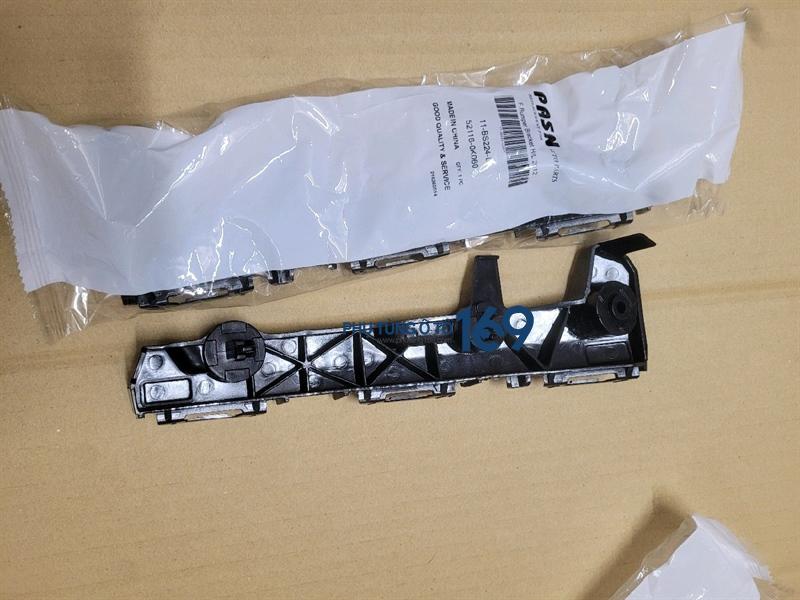 Phe cài cản trước Toyota Hilux