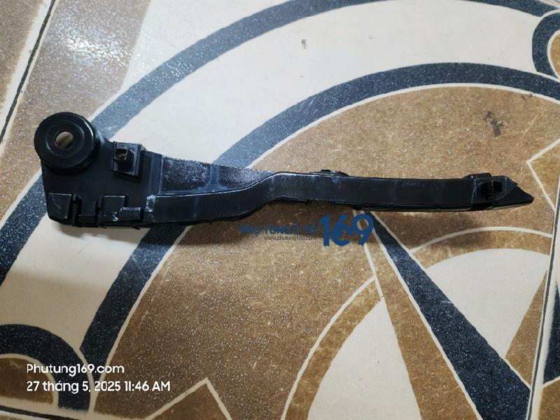 Phe cài cản trước phải Toyota Fortuner