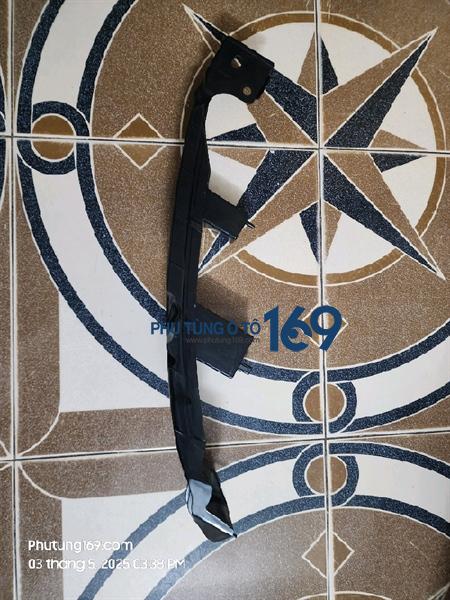 Phe cài đèn pha Mazda Bt50