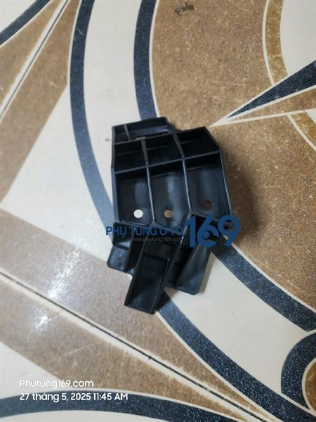 Phe cài đèn pha phải Toyota Fortuner