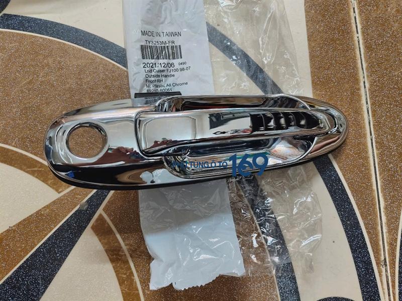 Tay mở cửa ngoài Toyota Land Cruiser