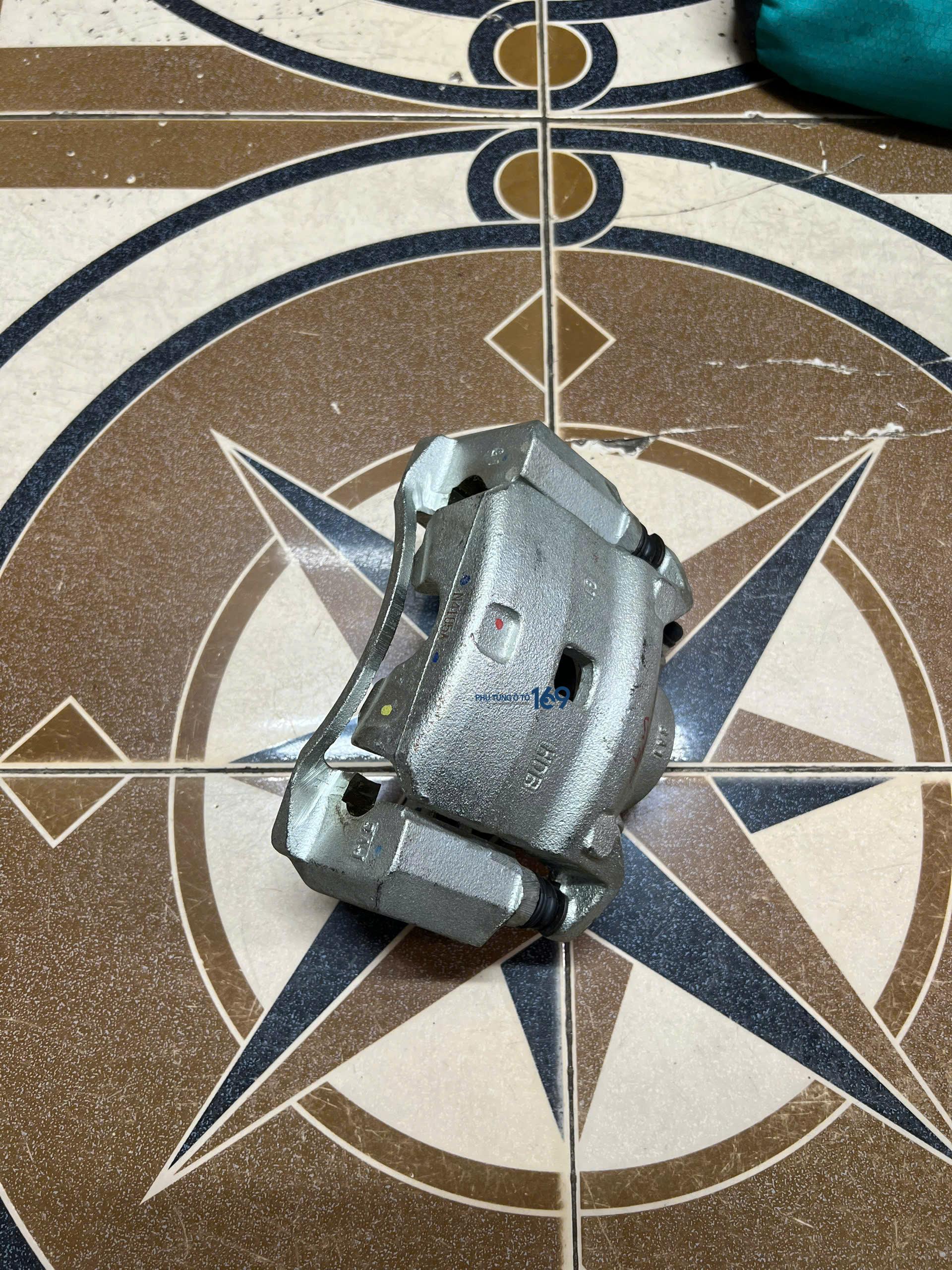 Cụm gông phanh trước Luxgen U70aae10677983bc12019ada33bcee8b Cụm gông phanh trước Luxgen U7