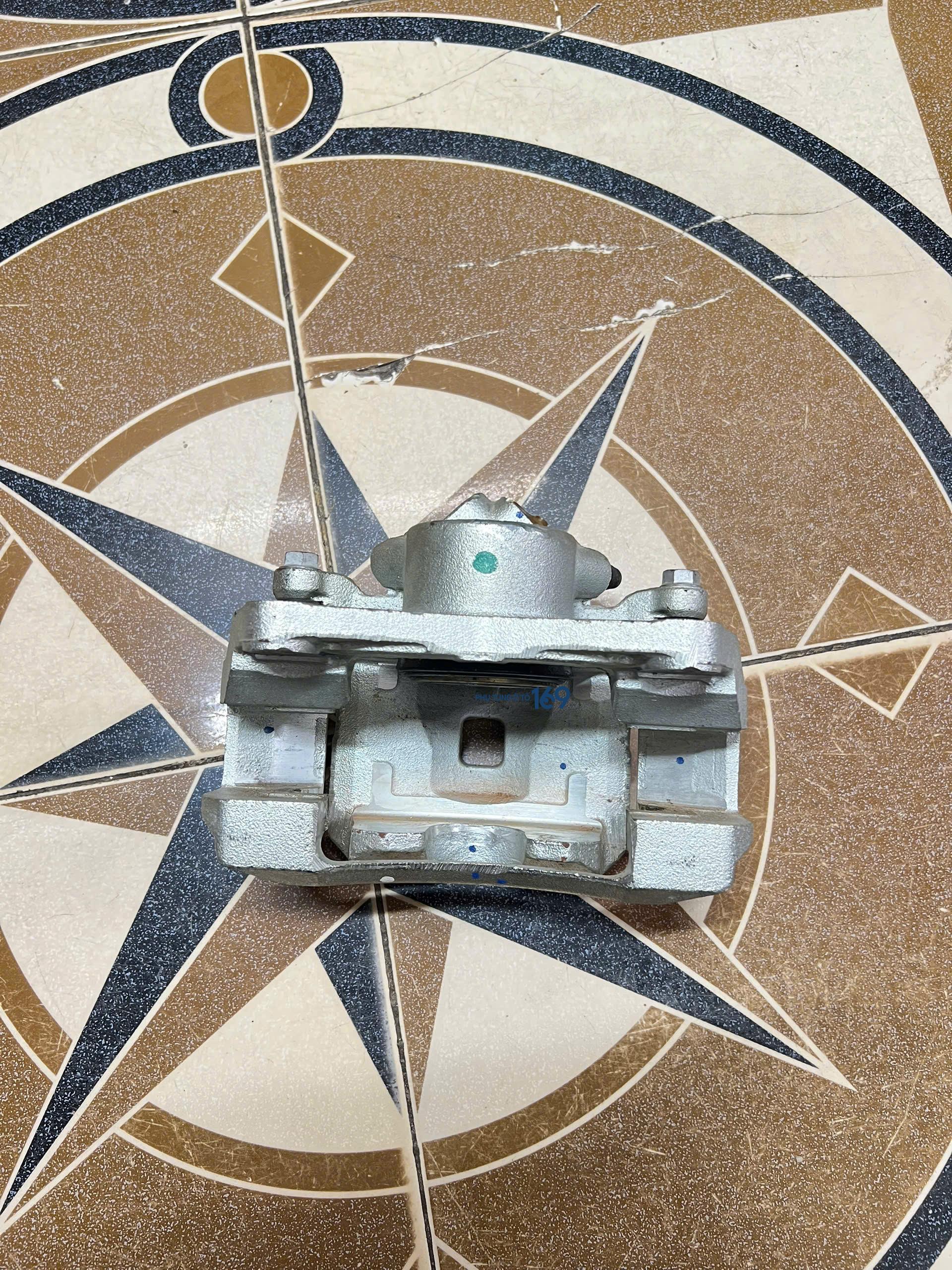 Cụm gông phanh trước Luxgen U7