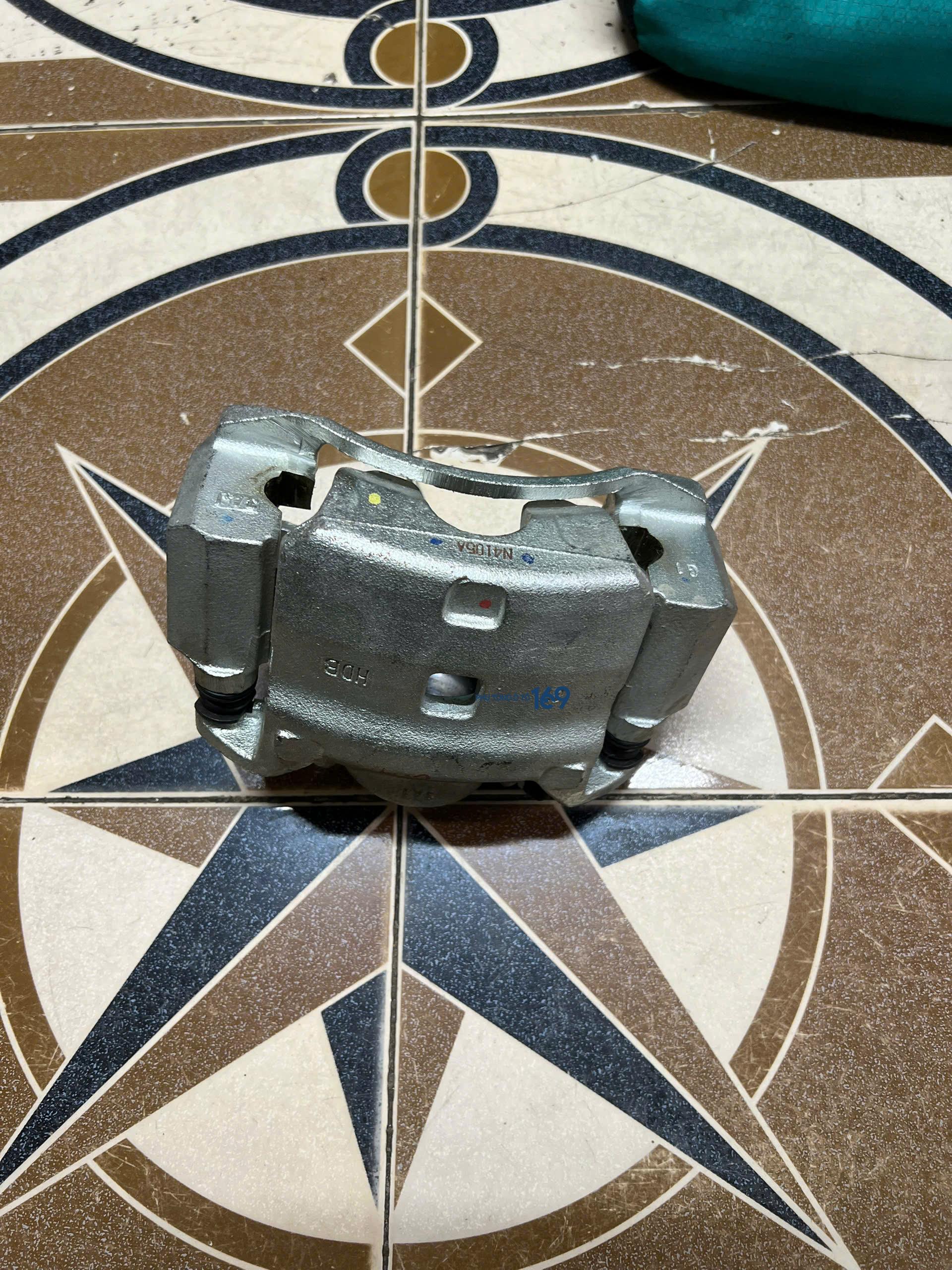 Cụm gông phanh trước Luxgen U7