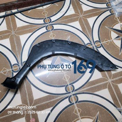 Ốp phồng tai xe Toyota Fortuner