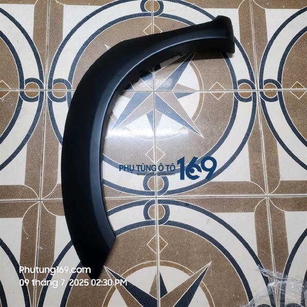 Ốp phồng tai xe Toyota Fortuner