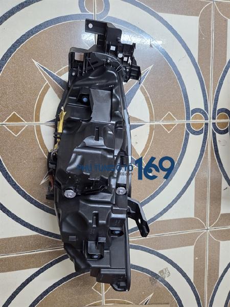 Đèn pha phải Mazda 6