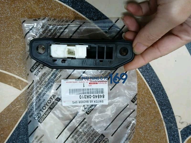 Công tắc cốp hậu Toyota Fortuner