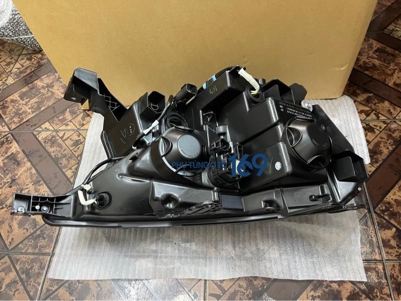 Đèn pha Ford Ranger Wildtrak .