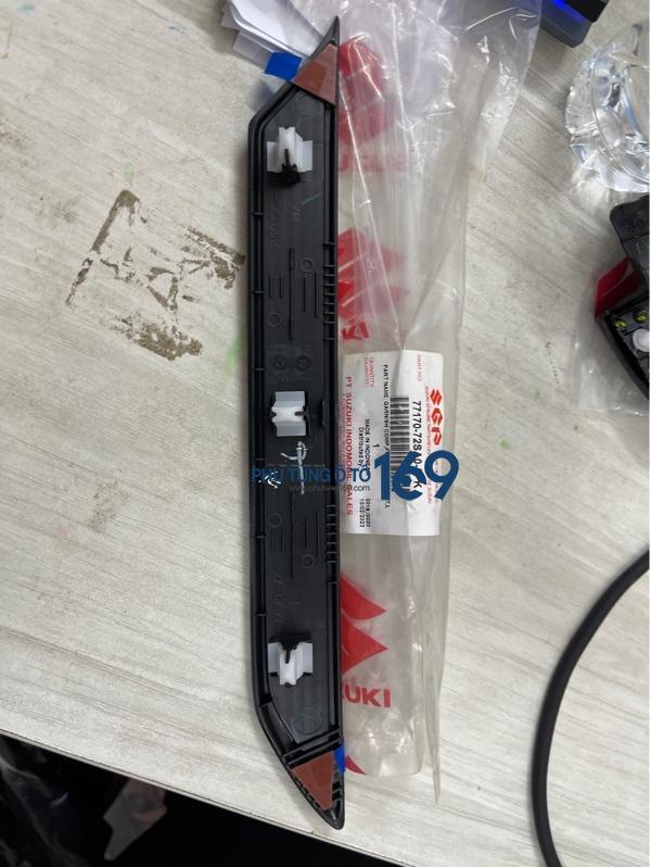 Ốp góc cửa Suzuki XL7 Ốp góc cửa Suzuki XL7