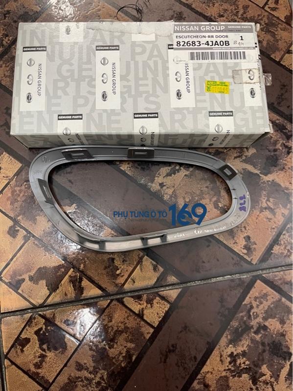 Ốp tay mở cửa trong Nissan Navara Ốp tay mở cửa trong Nissan Navara