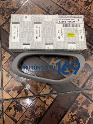 Ốp tay mở cửa trong Nissan Navara