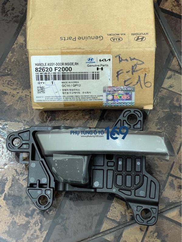 Tay mở trong Hyundai Elantra Tay mở trong Hyundai Elantra