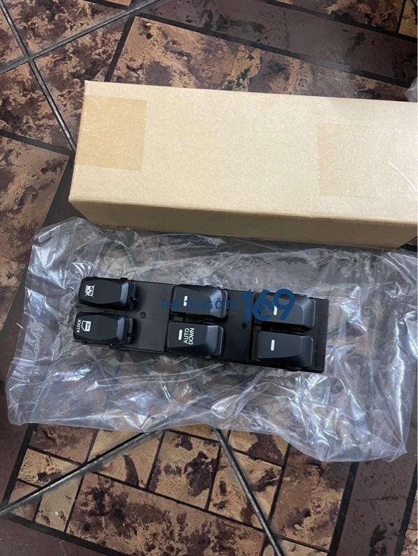 Công tắc lên kính tổng Hyundai Tucson Công tắc lên kính tổng Hyundai Tucson