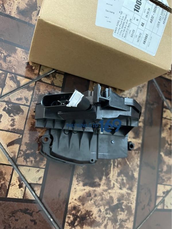 Cụm khóa ngậm cửa sau bên trái Ranger vv