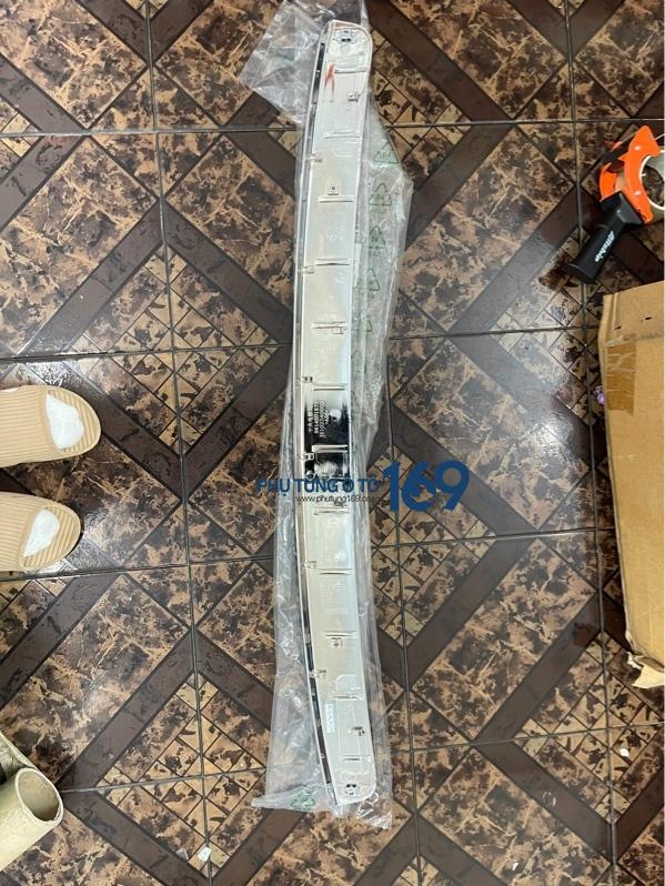 Nẹp giữa cản sau Peugeot 5008 Nẹp giữa cản sau Peugeot 5008