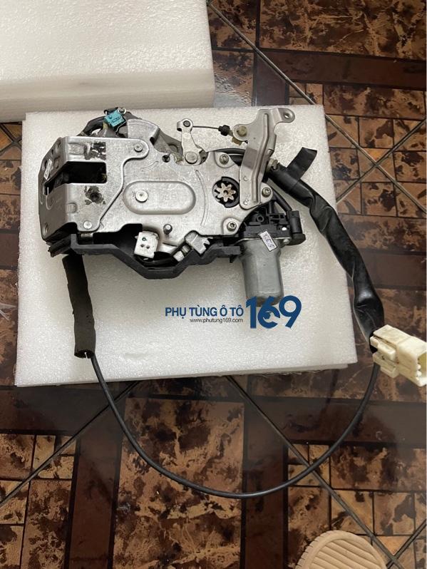 Ổ khóa ngậm cửa Toyota Siennac